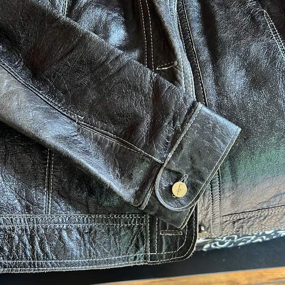 Leather jacket - Picture 2 of 4